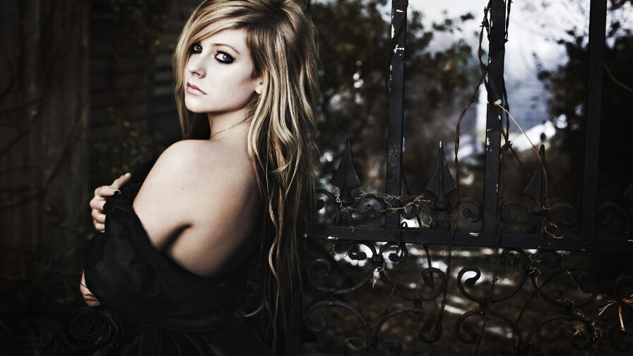 Avril Ramona Lavigne Canadian Singer Celebrity Girl Wallpaper #005