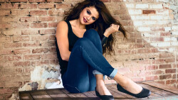 Beautiful Selena Gomez American Singer Actress Celebrity Girl Wallpaper #038