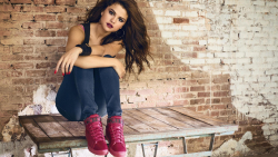 Beautiful Selena Gomez American Singer Actress Celebrity Girl Wallpaper #049