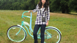 Beautiful Selena Gomez American Singer Actress Celebrity Girl Wallpaper #388