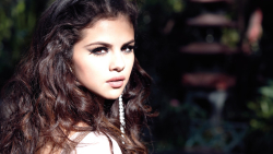 Beautiful Selena Gomez American Singer Actress Celebrity Girl Wallpaper #398