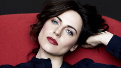 Blue-eyed Antje Traue German Actress Celebrity Girl Wallpaper #001