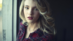 Blue-eyed Long-haired Rachel Ann Yampolsky American Blonde Model Teen Girl Wallpaper #004