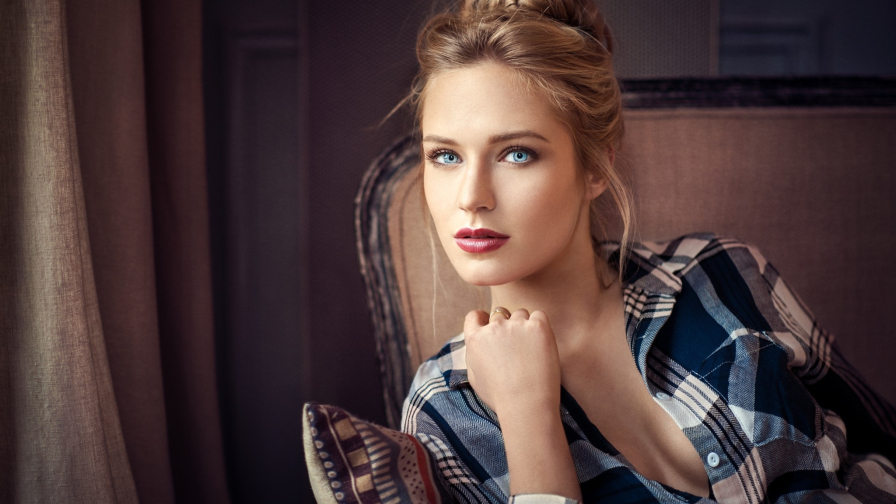 Eva Mikulski French Model And Actress Celebrity Girl Wallpaper #004