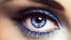 Sexy Blue-eyed Brunette Girl Wallpaper #4368