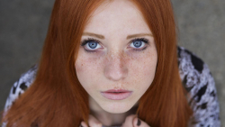 Sexy Blue-eyed Long-haired Red Hair Teen Girl Wallpaper #7008