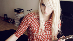 Sexy Hazel Eyes Long-haired Blonde Teen Girl Wallpaper #1382