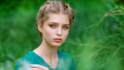 Sexy Cute And Beautiful Green Eyes Blonde Teen Girl Wallpaper #3037