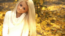 Sexy Long-haired Blonde Teen Girl Wallpaper #4672