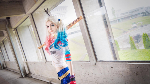 Sexy Skinny Long-haired Harley Quinn Blonde Cosplay Girl Wallpaper #5579