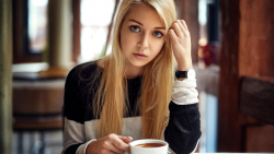 Sexy Slim Blue-eyed Long-haired Blonde Teen Girl Wallpaper #3401
