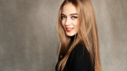 Sexy Slim Smiling Blue-eyed Long-haired Blonde Teen Girl Wallpaper #6655
