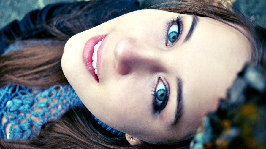 Sexy Smiling Blue-eyed Long-haired Brunette Teen Girl Wallpaper #5355