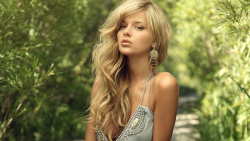 Skinny Long-haired Danielle Knudson Canadian Blonde Model Girl Wallpaper #007