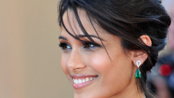 Smiling Long-haired Freida Pinto Indian Brunette Actress Celebrity Girl Wallpaper #001